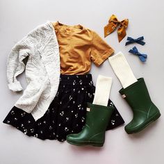 The third outfit in our #fallcapsulewardrobe for toddler series is my absolute fave! Maybe it's because I'm obsessed with this cinnamon top, or maybe it's that perfect navy floral skirt. I'm all abut peices that will literally go with everything, and each and every piece in this ensemble is easily interchangeable with any other fall piece you add to your little ones wardrobe. #freebabescapsulewardrobe #freebabesflatlay #freebabesadventures Details: Top: @shoparq Skirt: @happyhannas Sweat... Cute Toddler Outfits, Toddler Fall Outfits Girl, Toddler Girl Fall, Peplum Tops, Girls Fall Outfits, Couture Mode, Mode Chic, Fall Outfits For Work