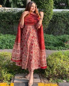 Temple Look Indian Kurti, Aesthetic Churidar, Poses In Indian Outfit, Simple Traditional Outfits Indian, Aesthetic Traditional Outfits, Indian Kurti Aesthetic, Dress Outfits Fall, Suits For Women Indian Punjabi, Indian Outfits Lehenga