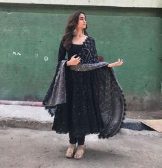 डिजाइनर कपड़े, Black Anarkali, Indian Look