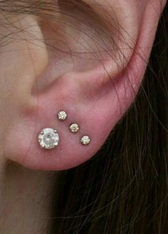 Lobe Piercings Ideas, Piercings Ideas, Ear Lobe Piercings, Cool Ear Piercings, Pretty Ear Piercings, Cute Ear Piercings