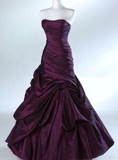 PURPLE DRESS Mode Glamour, Chique Outfits, Goth Dress, Prom Girl, Flight Jacket, Belt Black, Red Prom Dress, Gorgeous Gowns, Formal Evening Dresses