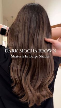 DW CREATIVE GROUP on Instagram: "Dark Mocha Brown 🐻🤎 SHATUSH in Beige shades ✨ See how we created a blend of brown with subtle transitions of SHATUSH highlights 🔝 Thanks to this technique, the highlights are placed below the roots, giving the color a very natural look 🫶🏻 #beige #brownhaircolor #hairhighlights #shatushhair #hairdone #hairtutorial #hairtrends #beigebrown ________________________________________________________________________ Dark Mocha Brown 🐻🤎 SHATUSH w Beżowych odcieniach ✨ Zobacz, jak stworzyliśmy połączenie brązu z delikatnym przejściem refleksami SHATUSH 🔝 Dzięki tej metodzie refleksy znajdują się poniżej odrostu, co sprawia, że kolor wygląda bardzo naturalnie 🫶🏻 Która z Was myślała kiedyś o takim odcieniu 🔝✨?" Brunette Base Color, Different Brown Shades Of Hair, Brown Hair Colors Neutral, Brown Hair Mocha Highlights, Subtle Brunette Babylights, Brown Soft Highlights, Mocha Brown Highlights On Dark Hair, Dark Roots Brown Hair Balayage Brunettes, Mocha Brown Hair Highlights