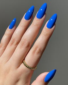 A cobalt blue polish with a creme finish. Nails Bold Colors, Color Almond Nails, Jewel Tone Nails, Hot Nails, Stylish Nails Art, Nail Designer, Funky Nails, Chic Nails, Nail Polish Colors