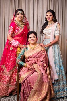 A Grand Wedding In Mumbai Where The Couple Had The Most Amazing Themed Functions For Their Wedding. Mother Outfit Wedding Indian, Bride Mother Outfit Indian, Brides Mother Indian Outfit Saree, Brides Mother Indian Outfit, Sisters Photography Poses, Saree Bride, Brides Sister