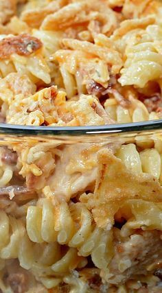 macaroni and cheese casserole in a glass dish