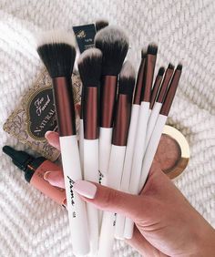 Clothing, Shoes & Jewelry - Women - makeup brushes - http://amzn.to/2jBdpzH Affordable Makeup Brands, Best Cheap Makeup, Make Up Diy, Make-up Kit, Drag Make-up, Cheap Makeup Brushes, Best Makeup Brushes