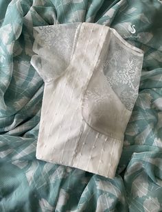 Chikankari Blouses For Sarees, Half Puff Sleeve Blouse Indian, Plain White Blouse Designs For Saree, Gorget Blouse Designs Latest, Chickenkari Blouse Designs, White Colour Blouse Design, Chikankari Blouse Designs, Georgette Blouse Designs Latest