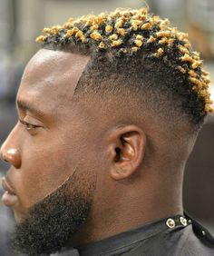 Rock a hairstyle that is as trendy and cool as the 90s hairstyles with the aid of hair twists. Evenly divide your hair, then twist individual parts surrounding each other. Explore other blonde hairstyles for black men. Hairstyles For Blonde Men, Short Blonde Hairstyles, Low Skin Fade, Curly Hair Fade, Hair Twists, Going Blonde