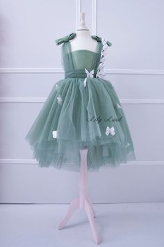 If you're searching for an exquisite dress that will make your little one shine on her special day, our Sage Green Butterfly Dress is the perfect choice! She will feel like a true fairy princess in this enchanting dress, designed with attention to detail and comfort in mind. This dress is perfect for first birthday parties, flower girl duties, or any other special occasion where your little one needs to look her best. With its beautiful hot pink color and delicate butterfly details, this dress i Infant Fairy Dress, Light Green Dress For Kids, Girls Sage Green Dress, Fairy Dress Girls, Flowergirls Dress Sage Green, Fairy Flower Girl Wedding, Sage Green Toddler Dress, Flower Girl Green Dresses, Fairy Flower Girls