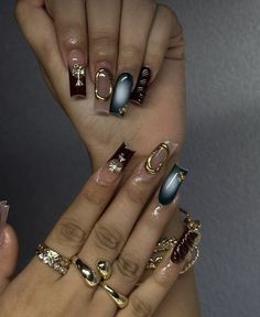 City Nails Designs, Funky Simple Nails, Graphic Acrylic Nails, Acrylic Nail Designs With Charms, Terrible Nails, Leo Inspired Nails, Gold Nails Square