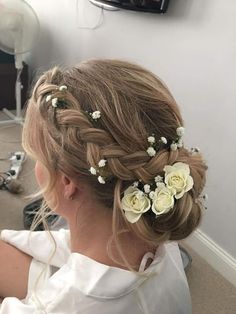 Girls First Communion Hairstyles, Elementary School Hairstyles, Half Up Half Down With Flowers, Baptism Hair Ideas Girl, First Communion Updo, Flower Girl Updo Hairstyles, First Communion Hairstyles With Veil, Childrens Wedding Hair, Cute Flower Girl Hairstyles