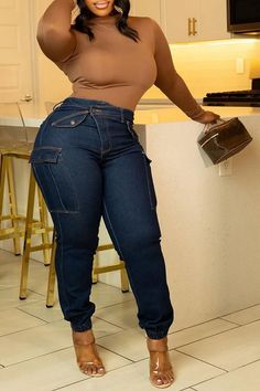 Xpluswear Plus Size Blue Daily Denim Asymmetric Waist With Pocket Cargo Jeans Summer Outfits Black Woman Mid Size, Cute Outfits For Curvy Women, High Rise Jeans Outfit, Chic Denim Outfits, Cargo Jeans Outfit, Scorpio Fashion, Plus-koon Muoti, Funny Marriage, Outfit References