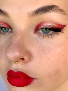 Red Makeup Looks, Elegantes Makeup, Bold Eyeshadow, Dag Make Up, Mekap Mata, Makeup Prom, 20 Makeup, Red Eye Makeup, Flot Makeup