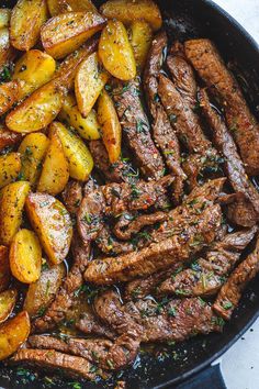 Garlic Butter Steak and Potatoes Skillet - #eatwell101 #recipe This easy one-pan recipe is SO simple, and SO flavorful. The best steak and potatoes you'll ever have! #Garlic #Butter #Steak and #Potatoes #Skilletrecipe #onepan - #recipe by #eatwell101® Steak And Potatoes Skillet, Garlic Butter Steak And Potatoes, Butter Steak And Potatoes, Potatoes Skillet, Resepi Ayam, Steak And Potatoes, Butter Steak, Pan Recipe, Garlic Butter Steak