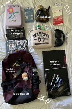 Pictures of items that will go in my bag Things To Keep In Your Bag For School, Inside My Bag Travel, What’s Inside My Suitcase, College Book Bag Essentials, School Bag Aesthetic Inside, Inside My Bag Aesthetic School, What Is In My Backpack School, High School Bag Aesthetic