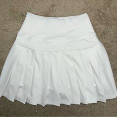 Stretchy And Pleated Skirt With Spandex Shorts And Pockets. Length : Mid Thigh, Never Worn But Washed Once. Size : S Model : 5’4 Spandex Shorts, Forever 21 Skirts, White Skirt, Women Skirts Midi, White Skirts, S Models, Pleated Skirt, Midi Skirt, Womens Skirt