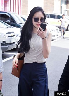 Naeun Apink Queen, Naeun Apink, Son Naeun, Apink Naeun, Android Codes, Son Na Eun, Minimal Chic, Korean Music, One Shoulder Blouse