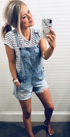 Fun summer mom outfit Katy Roach, Fest Outfits, Overalls Outfit, Celebrity Facts, Summer Outfits For Moms, Ripped Shorts, Girls Summer Outfits