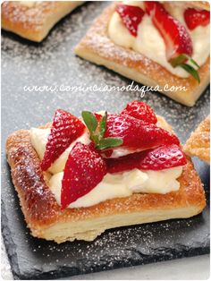 Scrigni di sfoglia alle fragole con crema allo yogurt Food Art, Brioche, Cake, Bread