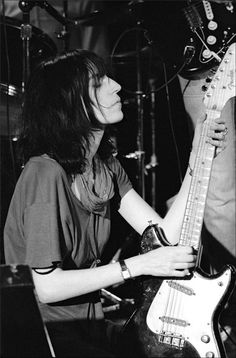 Patti Smith Plays Guitar Punk Rock, Women Musicians, Downtown New York, Dream Career, High Society, Playing Guitar