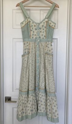 Vintage Farm Clothes, Blue Gunne Sax Dress, Prairie Core Fashion, Southern Gothic Clothing, Prairie Aesthetic Fashion, Cottagecore Dress Outfit, Grandma Aesthetic Clothes, Farmhouse Dress, Patchwork Sundress