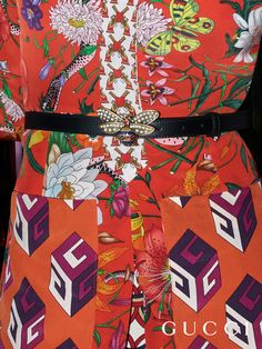 Featuring a pearl and crystal embellished bee, the Queen Margaret belt from Gucci Pre-Fall 2017. Gucci Maximalism, Gucci Alessandro Michele, Prints Inspiration, Queen Margaret, Gucci Pattern, Womens Designer Belts