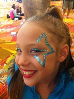 Hip Hop Makeup, School Spirit Face Paint, Glitter No Rosto, Glitter Face Paint, Cheer Makeup, Festival Makeup Glitter