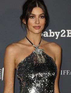 Camila Morrone Bangs, Makeup For Grey Dress, Cami Morrone, Gabriella Wilde, Dress Code Wedding, Chic Makeup, Queen Outfit