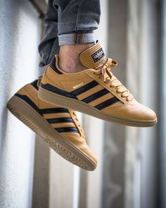 Italian Summer Outfits Men, Trending Shoes For Men, Men Fashion Shoes, Fashion Shoes For Men, Shoes For Men Casual, Sb Shoes, Adidas Collection, Italian Summer Outfits, Adidas Busenitz