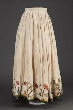 Dreamy Clothes, Mode Retro, 18th Century Clothing, Estilo Hippie, Wool Embroidery, 18th Century Fashion, Skirt Maxi, Century Clothing, 자수 디자인