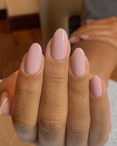 Rounded Acrylic Nails, Oval Acrylic Nails, Oval Nails Designs, Oval Shaped Nails, Bridesmaids Nails, Round Nails, Manicure Y Pedicure, Oval Nails