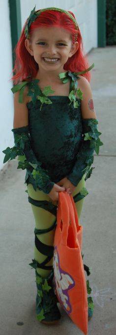 DIY Poison Ivy Costume.......this is what Jalen want to be for Halloween!! Costume Makeup Tutorial, Costume Homemade, All Souls Day, Diy Costume, Pop Culture Halloween Costume, Creative Halloween Costumes, Halloween Costume Ideas, Green Baby, Costume Makeup