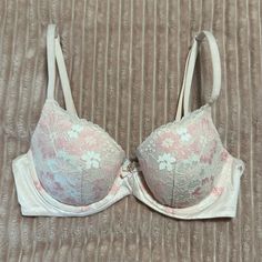 Never Worn Super Soft Material Lace Bra Victorias Secret Pink, Victoria's Secret Bras, Pink Lingerielook, Aesthetic Bras, Cute Bras Aesthetic, Cute Bra And Under Set, Lottery Manifestation, Shein Stuff, Bra Designs