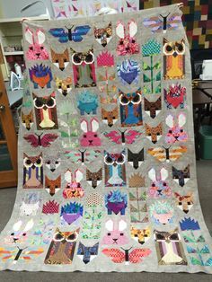 a quilt made to look like an owl