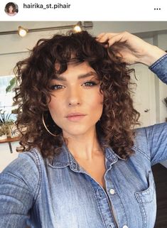 #curlyhair #curlyhairstyles #curlyshag #curlybangs #naturalhair #naturallycurlyhair #mediumhairstyles  #haircut #curlyhairideas #3c2a #naturallycurlyhair #curlyfringe Curly Haircut, Short Curly Hairstyles, Medium Curly Hair Styles, Short Curly Haircuts, Haircuts For Curly Hair, St Pierre, Curly Hair Inspiration