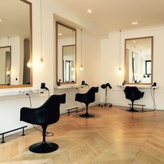 Salon Interior Design Ideas, Salon Lighting, Nail Salon Interior Design, Beauty Salon Interior Design, Nail Salon Interior, Paris Hair, Hairdresser Salon, Hair Salon Design, Hair Salon Interior