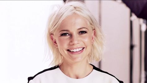 michelle williams elle - Google Search Michelle Williams Hair, Michelle Williams Style, Word Association, Blonde Eyebrows, Celebrity Beauty Secrets, Michelle Williams, Hair Color And Cut, Celebrity Beauty, 가을 패션