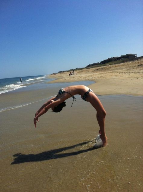 Back handsprings on the beach. Love Gymnastics Back Handspring, Gymnastics On The Beach, Back Hand Spring, Highschool Vibes, Movement Poses, Gymnastics Aesthetic, Back Handspring, Gymnastics Photography, Gymnastics Pictures