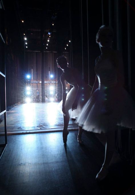 Dancers in the stage wings during George Balachines Swan Lake with tutus and pointe shoes. photo by shea claire God Of Pain Rina Kent, Dewdrop Fairy, Ballet Backstage, Mel Aesthetic, God Of Pain, Annika Volkov, Night Luxe, Luxe Aesthetic, Swan Lake Ballet