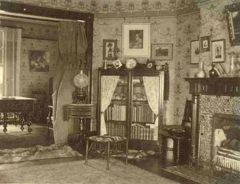 35 Cool Pics Show Victorian Interior Styles of the Late 19th Century ~ Vintage Everyday 19th Century Room, Late Victorian House Interior, Working Class Victorian, Old Victorian Interior, Victorian Aesthetic Interior, 1900s Apartment, Victorian Interior Design 19th Century, 1910s Interior Design, 1910s House Interior