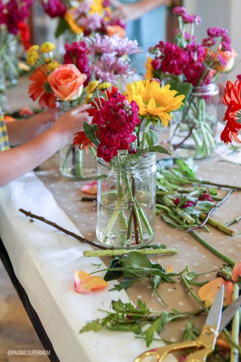 Flower Arranging Party - How to Host One & Free Printables - Paging Supermom Vases For Flower Bar, Flower Arranging Station, Diy Flower Arranging Tutorials, Flower Arrangement Event, Make And Take Flower Bar, Flower Aggrangment, Flower Arranging Class Ideas, Build A Bouquet Party, Make Your Own Flower Bouquet Party