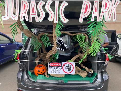 Truck Or Treat Jurassic Park, Dinosaur Truck Or Treat, Jeep Halloween Trunk Or Treat, Jurassic Park Truck Or Treat, Trunk Or Treat Jurassic World, Trunk Or Treat Dinosaur Theme, Trunk Or Treat Animal Theme, Trunk Or Treat Ideas For Cars Jurassic Park, Trunk Or Treat Ideas Dinosaur