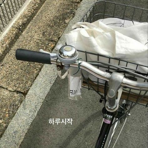 Bicycle Aesthetic, Korea Aesthetic, Y2k Clothes, Bicycle Girl, Aesthetic Icons, Insta Photo Ideas, Aesthetic Fashion, Pretty Wallpapers, Hobbies