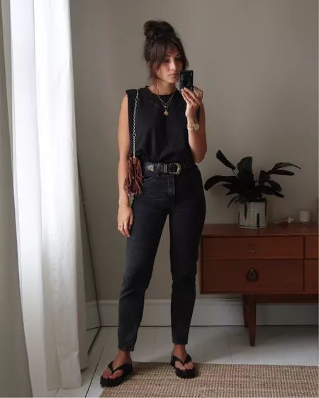Winter Outfits 30s, Dc Casual Outfits, Smart Casual Maxi Dress, Summer Casual Outfits For Women Plus Size, Casual Black Work Outfit, Black Tapered Jeans Outfit, 39 Yr Old Women Fashion, Wedding Professional Outfit, How To Style Black Silk Shirt