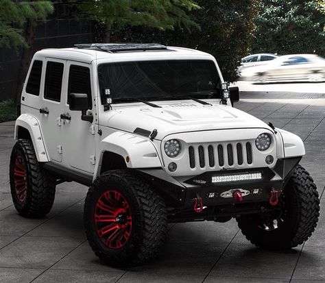 A WHITE JEEP JK WITH RED RICH DEEP COLOR WHEELS! Jeep Wrangler Red, Red Jeep Wrangler, White Jeep Wrangler, Jeep Sahara, White Wheels, Jeep Wheels, White Jeep, Jeep Photos, Cars Jeep
