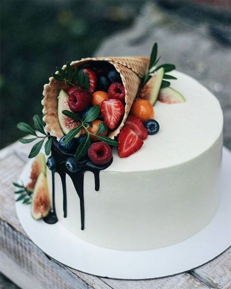 88+ Beautiful Birthday Cake Ideas | Art & Home Tårta Design, Food Cups, Fruit Cake Design, Food Birthday, Beautiful Birthday Cakes, Ideas Food, New Cake, Pretty Birthday Cakes, Cute Birthday Cakes