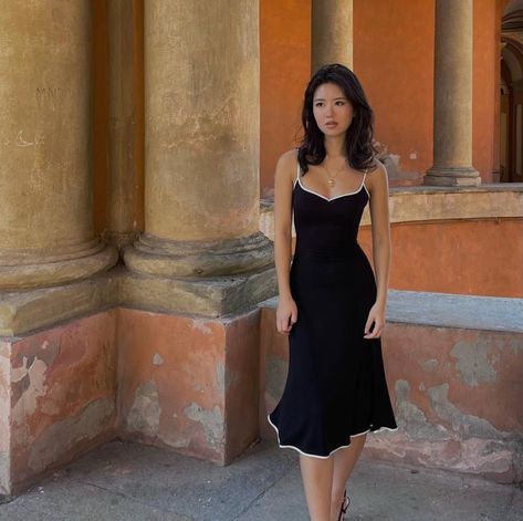 Couture, Black Dress With Scarf Classy, Mai Ardour, Midi Dress Formal Classy, Spy Aesthetic, Graduation Ceremony Outfit, Chic Outfits Edgy, Summer Graduation Dress, Mid Thigh Dress