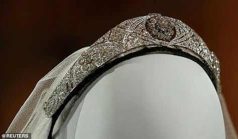 Bandeau Tiara, Royal Wedding Outfits, Royal Wedding Harry, Tiara Accessories, Tiaras Jewellery, Princess Diana Pictures, Prinz Harry, Royal Crowns, Royal Tiaras