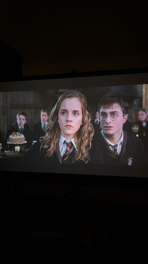 Harry potter - beamer Watching Movies Aesthetic Tv, Tv Story Instagram, Watching Tv Snap, All Harry Potter Movies, Knowledge Aesthetic, Movies With Friends, Watching Harry Potter, Harry Ptter, Classic Vibes