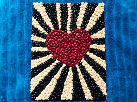 Making a Mural from Beans - heart shape with radiating black and white lines Bean Mosaic Art For Kids, Seeds Arts And Crafts, Bean Art Mosaic, Seed Art Ideas, Bean Art For Kids, Bean Mosaic, Bean Crafts, Seeds Art, Making Mosaics